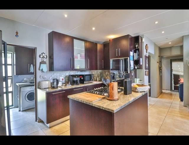 3 BEDROOM HOUSE FOR SALE IN GREENSTONE HILL